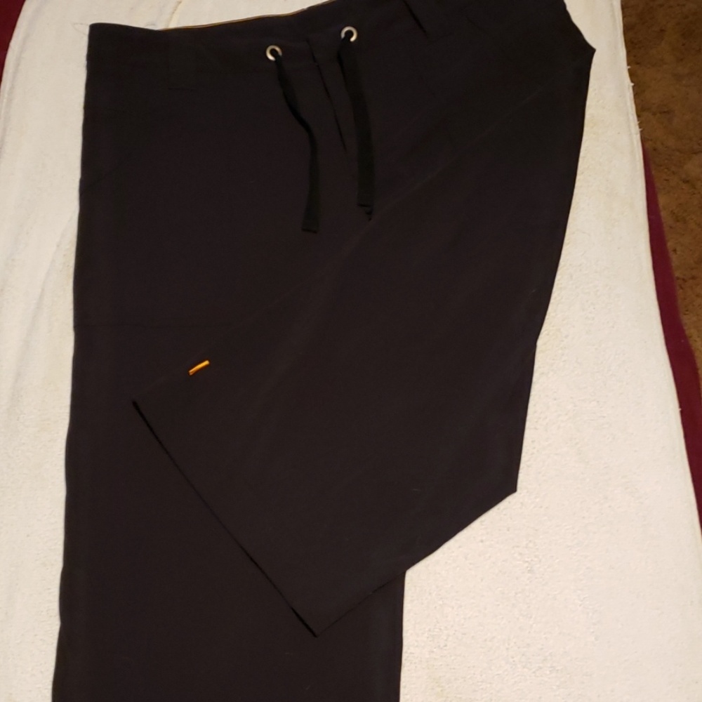 Lucy flex walkabouts.capris